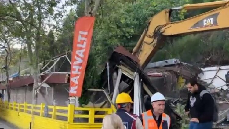 İmamoğlu duyurdu: Bir kaçak kafe daha yıkıldı