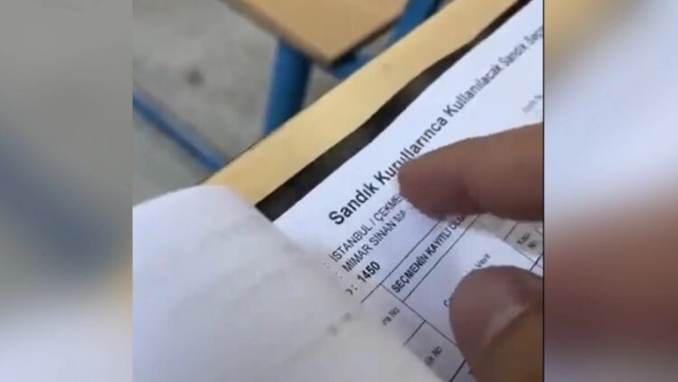 YSK’nın gönderdiği imza çizelgelerine dokununca yazılar silindi