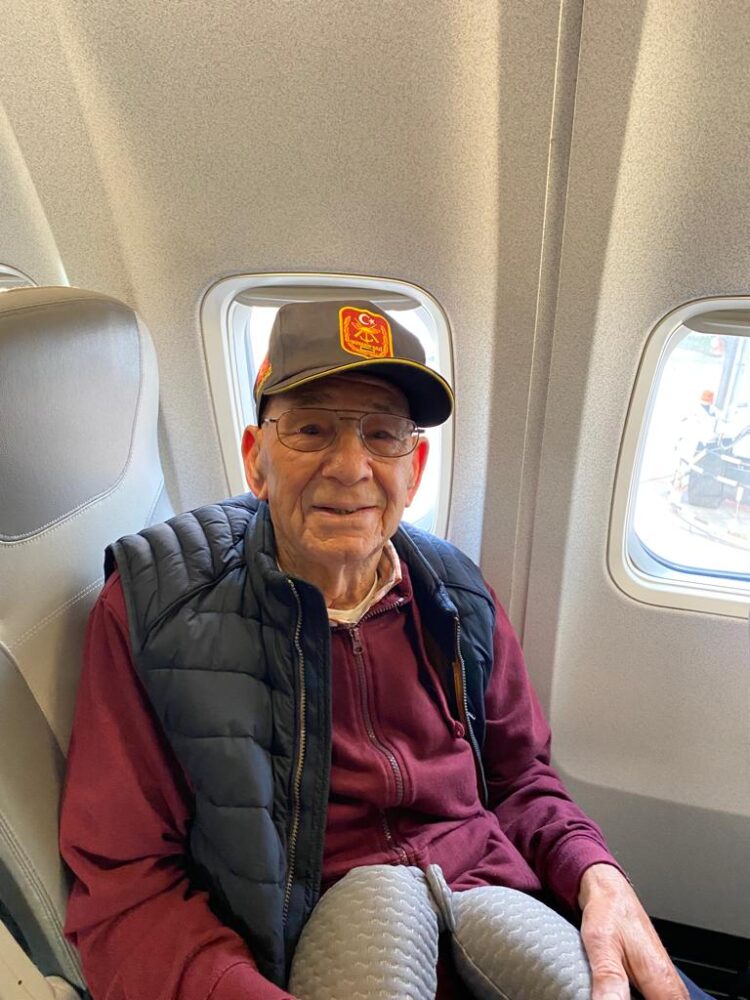 84 yaşındaki Kore Gazisi, oy kullanabilmek için Almanya’dan Türkiye’ye doğru yola çıktı