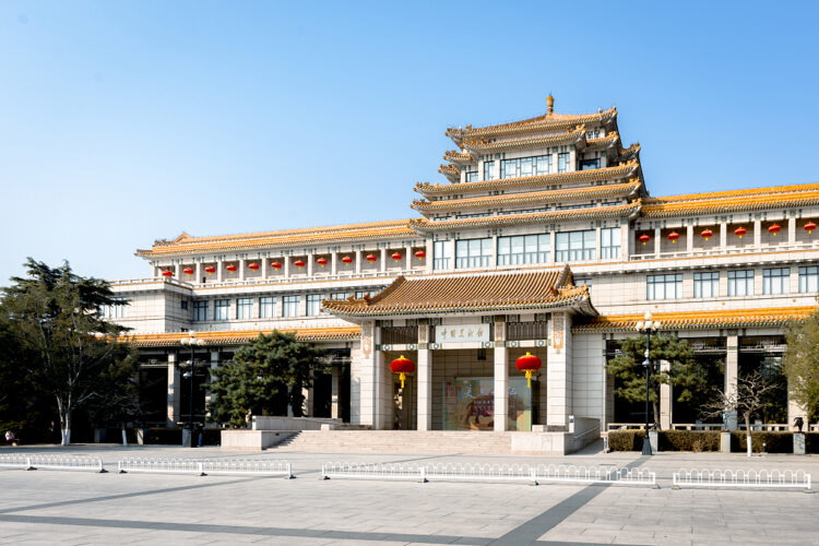 Xi’den Çin Ulusal Güzel Sanatlar Müzesi sanatçılarına tebrik