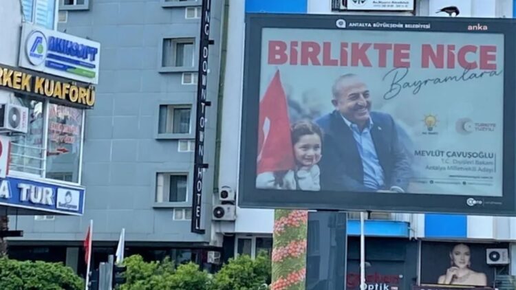 Çavuşoğlu’nun seçim afişi için toplatma kararı