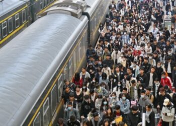 Çin’de İşçi Bayramı tatilinde yolcu trafiğinde patlama yaşandı