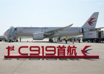 Çin’in yerli üretim C919 yolcu uçağı ticari faaliyete geçti