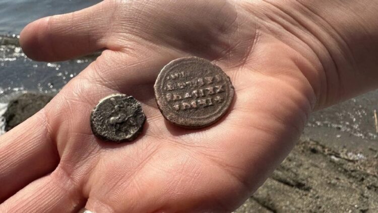 İznik gölü çekildi, tarihi sikkeler su yüzeyine çıktı