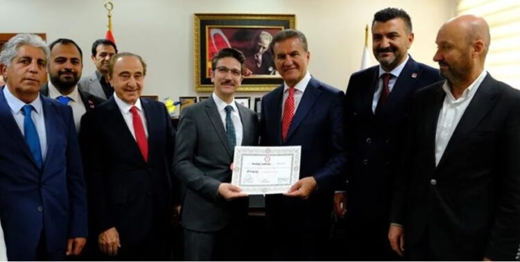 Sarıgül ’32 yıl sonra’ diyerek paylaştı, mazbatasını aldı