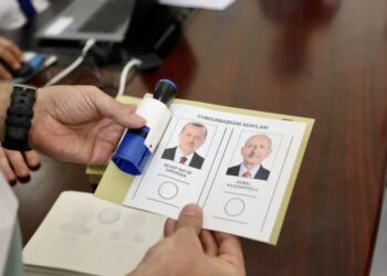 Sanatçılardan ikinci tur çağrısı: Neye ‘Evet’ dediğini bil