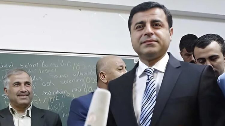 Demirtaş fotoğraf paylaştı: ‘Oy verme hakkınızı kullanın lütfen’