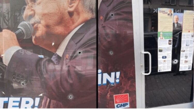 CHP irtibat bürosuna kurşun yağdırdılar
