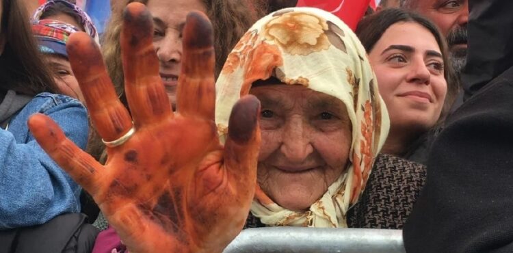 Erzincan’da mitinge katılan yurttaştan Kılıçdaroğlu’na şiir