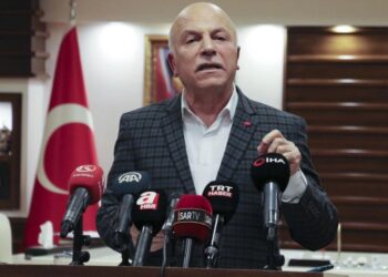 CHP’li Karabat, Erzurum Belediye Başkanı’nın usulsüzlüklerini belgeleriyle açıkladı