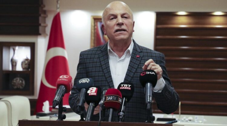 CHP’li Karabat, Erzurum Belediye Başkanı’nın usulsüzlüklerini belgeleriyle açıkladı