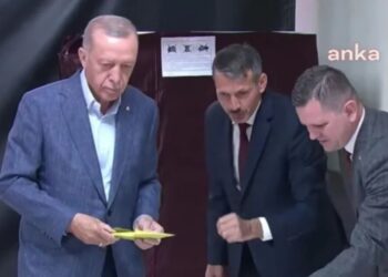 Cumhurbaşkanı Erdoğan İstanbul’da oyunu kullandı