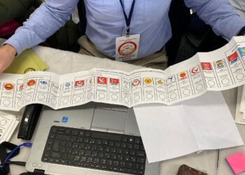 Yurt dışı seçimlerde, açılmamış oy pusulasında AKP’ye evet mührü…