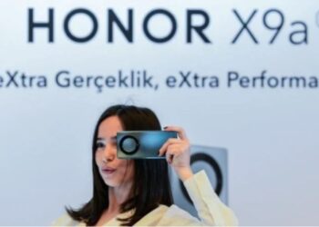 Çinli Honor yeni cep telefonunu Türkiye’de tanıttı