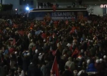 İstanbullular, İmamoğlu’nu karşılamak için havalimanında