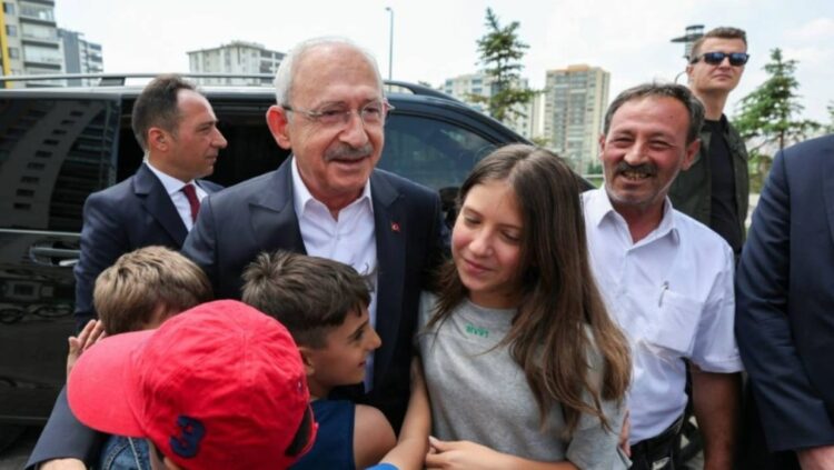 Kılıçdaroğlu’ndan Babalar Günü’nde Hatay’daki depremzede ailelere ziyaret
