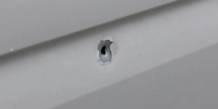 Sultangazi’de park halindeki çok sayıda araç kurşunlandı