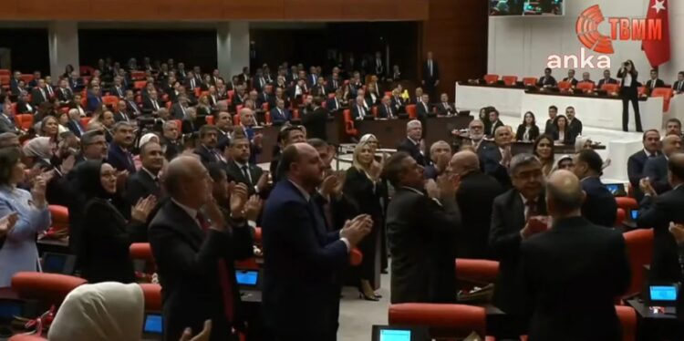 Meclis’te Erdoğan’ı protesto ettiler