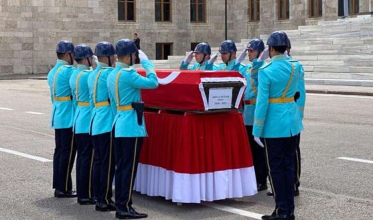 CHP’li eski vekil için TBMM’de cenaze töreni