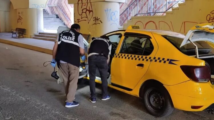 Zeytinburnu’nda taksi şoförü aracında ölü bulundu
