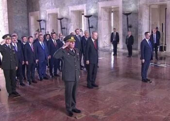 Erdoğan ve yeni kabine üyeleri Anıtkabir’i ziyareti etti