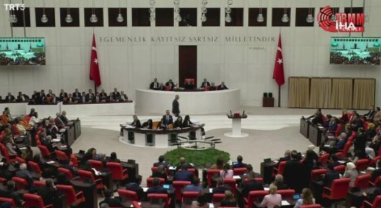 Yeni atanan bakanlar Meclis’te yemin etti