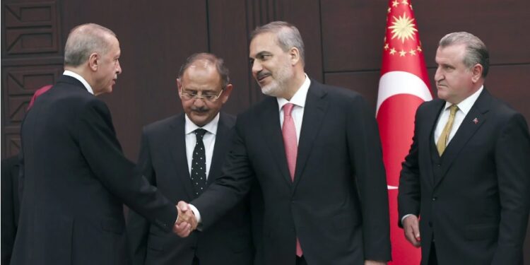 Yeni Kabine açıklandı, 3 kritik koltuk boş kaldı