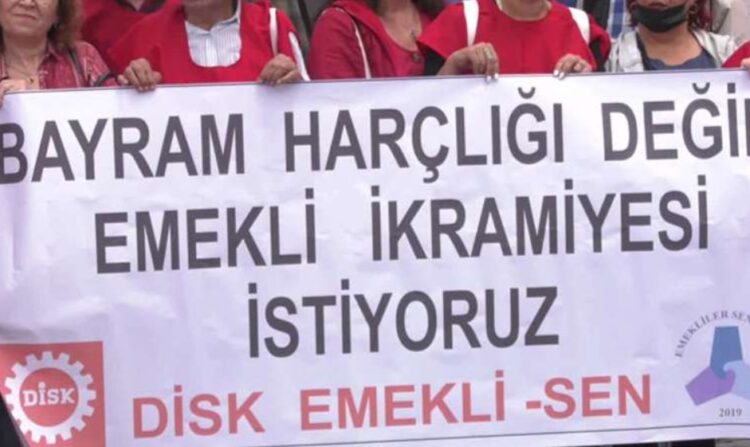 Emeklilerden ‘ikramiye ve maaş iyileştirmesi’ eylemi