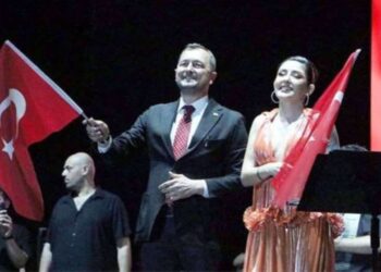Melek Mosso konseriyle gündeme gelen belediye başkanı görevden alındı