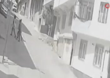 16 dakikada 300 bin TL’lik altını çaldılar!