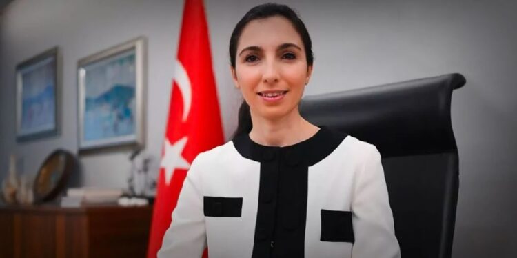 Gaye Erkan, o ismi görevden aldı