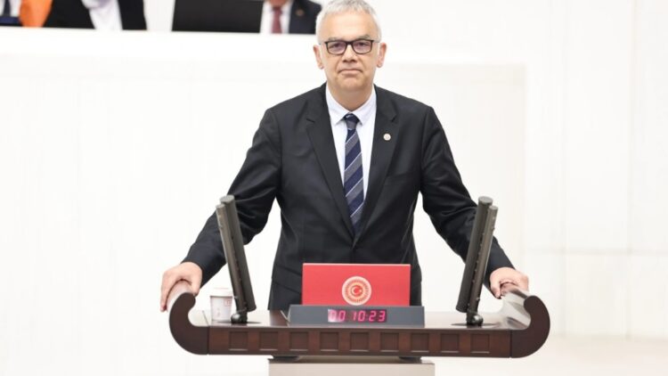 Kayıhan Pala, kızamık salgını için bakanlığı göreve çağırdı