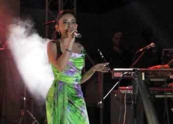 Melek Mosso’dan, ‘sarılmak isteyen’ başkana yanıt