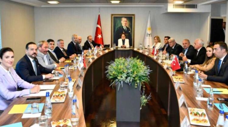 İYİ Parti lideri Akşener, yeni ekibiyle bir araya geldi