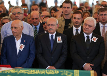 Kılıçdaroğlu, Tuncay Özkan’ın annesinin cenaze törenine katıldı