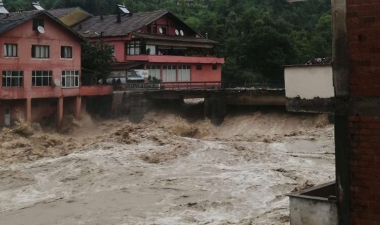 Şiddetli yağışlar çok sayıda kenti vurdu!