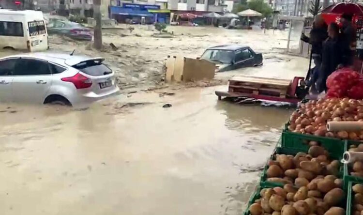 Şiddetli yağışlar çok sayıda kenti vurdu!