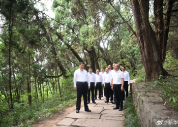 Xi Jinping Sichuan eyaletinde incelemelerde bulundu