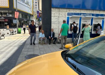 Taksici esnafını ziyaret eden CHP’li Genç: Bir dokunduk bin ah işittik