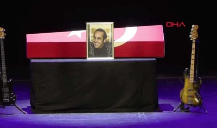 Özkan Uğur’a veda… Son yolculuğuna uğurlandı…