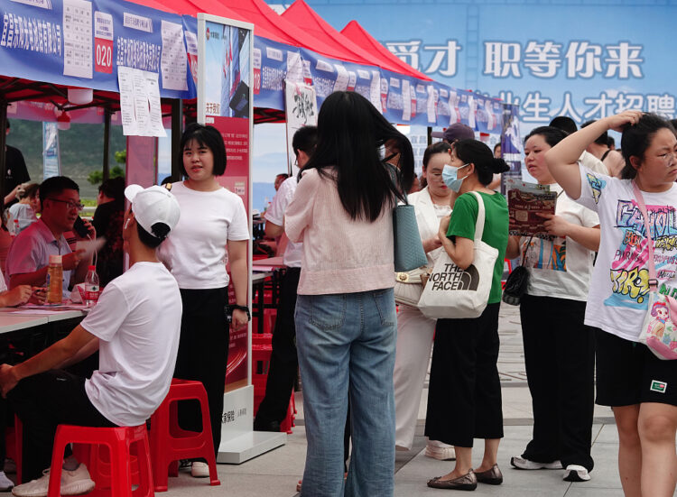 Çin’de yılın ilk yarısında 6 milyon 780 bin kişi istihdam edildi