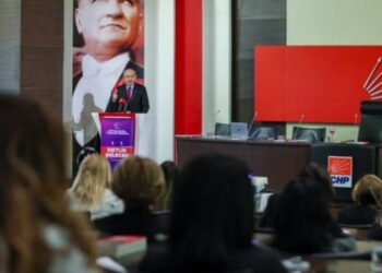 Kılıçdaroğlu, CHP Kadın Kolları il başkanlarıyla bir araya geldi