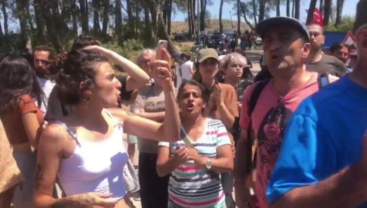 Oturma eylemi sonuç verdi: Akbelen’de su tankeri içeri alındı