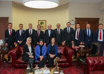 Kılıçdaroğlu Atanamayan Uzman Çavuşlar Derneği ile bir araya geldi