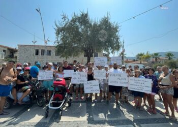 ‘Havlu Hareketi’ yayılıyor! Çeşme’nin ardından Foça’da