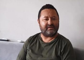 Çay içerken sırtından vuruldu