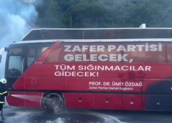 Ankara’ya yürüyecekti: Ümit Özdağ’ın otobüsünde yangın!