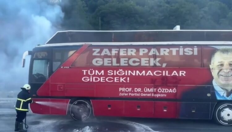 Ankara’ya yürüyecekti: Ümit Özdağ’ın otobüsünde yangın!