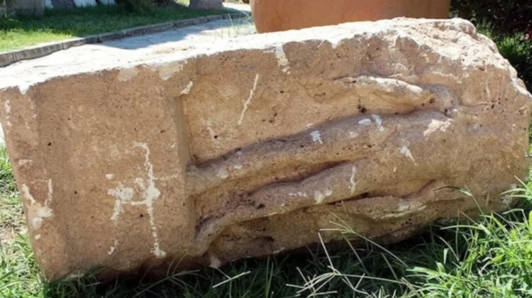 Güneş tanrısı Helios’a ait olduğu düşünülen kabartma bulundu