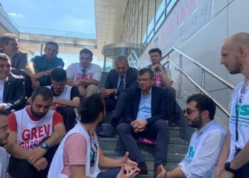 CHP’li Özel’den grevdeki Sputnik çalışanlarına destek